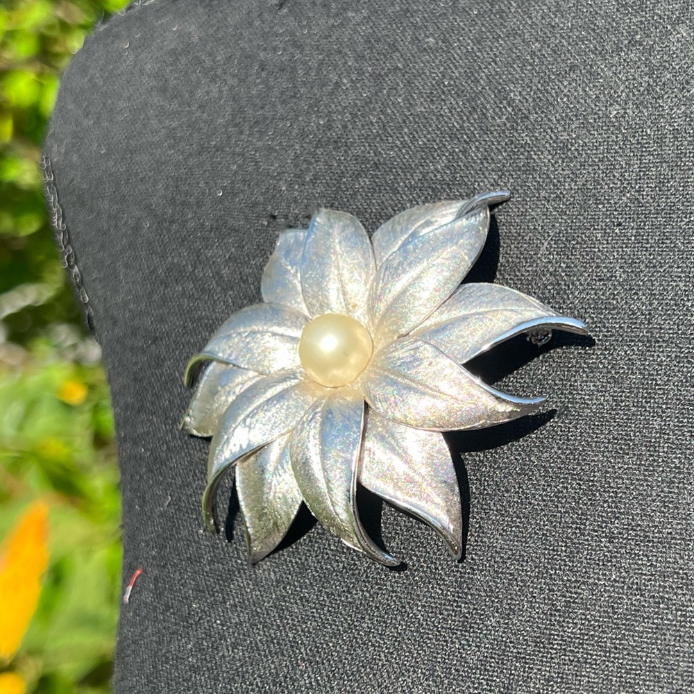 & Judy Lee Vintage Silver & Pearl Floral Brooch